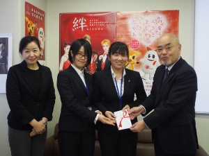 奈良県病院協会看護専門学校より赤い羽根共同募金への寄付をいただきました。