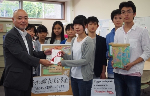 奈良教育大学の学生、奈良女子大学附属中等教育学校の生徒から義援金を寄託されました。