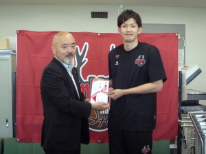 バンビシャス奈良より2013－2014シーズン勝利募金をいただきました。